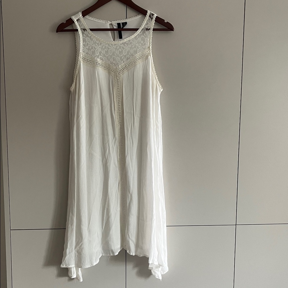 Elegant White Sleeveless Dress - M